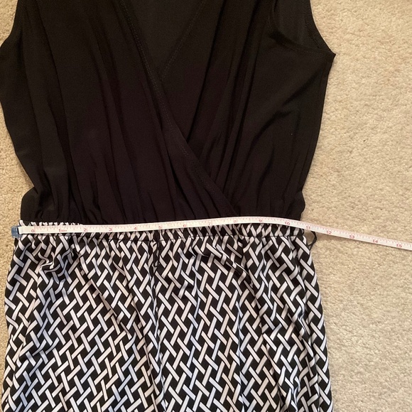 Jumpsuit small black and white geometric woven pattern - Picture 4 of 9